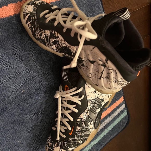 Boys Nike Foamposite size 5Y - Picture 3 of 3